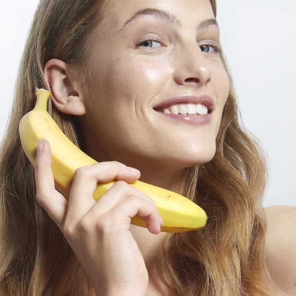 Oriflame Love Nature Up-Loved Leave-in nærende hårmaske med genbrugt bananblomst og økologisk acai 150ml