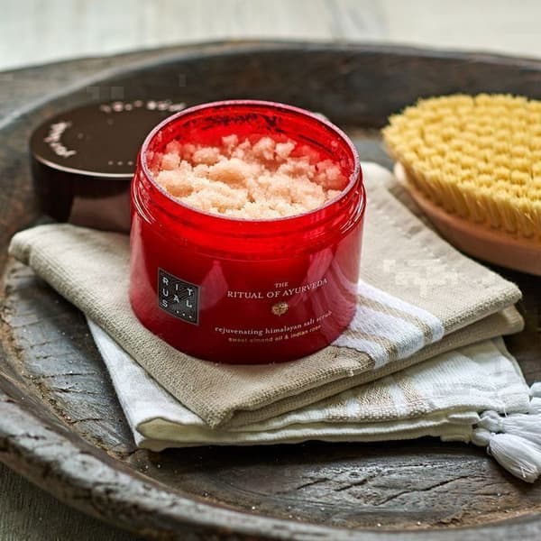 Kroppsskrubb - RITUALS - The Ritual of Ayurveda - 300 g - Rosa salt från Punjab - Mandelbark