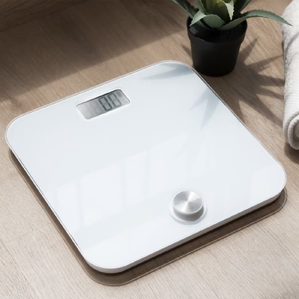 Cecotec Digital, battery-free bathroom scale, great surface, and high precision.