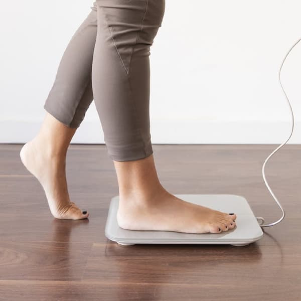 Cecotec Smart bathroom scale with handrail with sensors for bioimpedance measuring and app, and heart rate monitor.