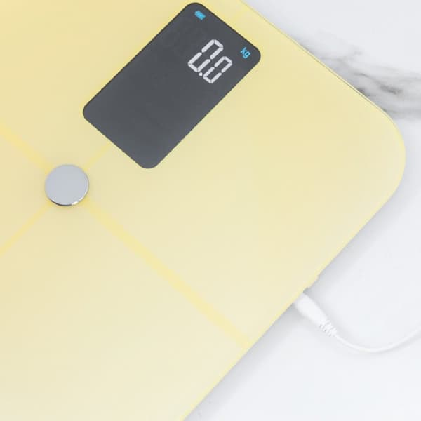 Cecotec Smart bathroom scale with large display, bioimpedance measuring, and App