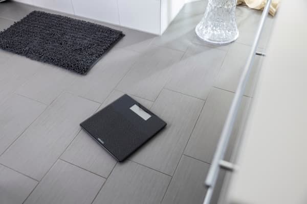 Soehnle Style Sense Comfort Coral, Elektronisk personvåg, 180 kg, 100 g, Svart, kg, lb, st, Torg