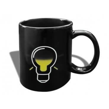 En vacker glödlampa termisk mugg