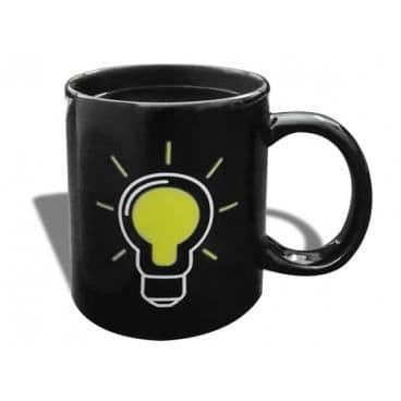 En vacker glödlampa termisk mugg