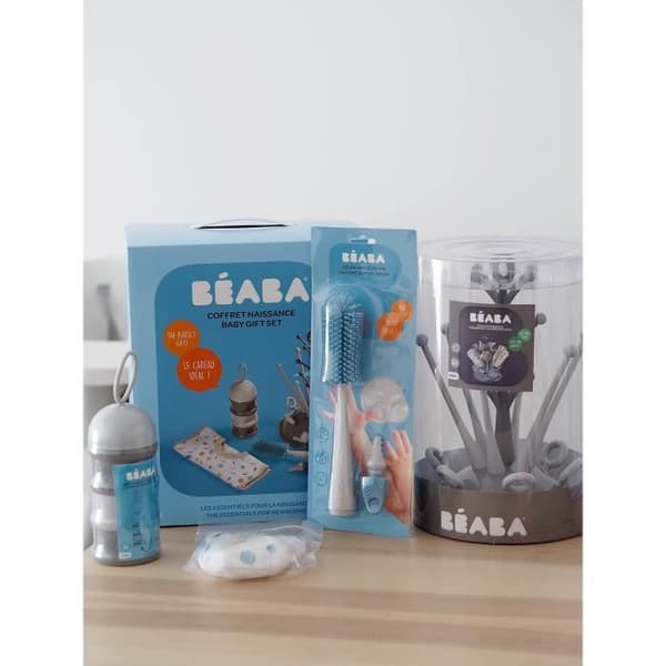 BEABA Fødselssæt (Grå Træflaskedråbe / Lys / Mørk Mist Dispenser / Silikone Flaskebørste / Tropisk Stof Hagesmæk)