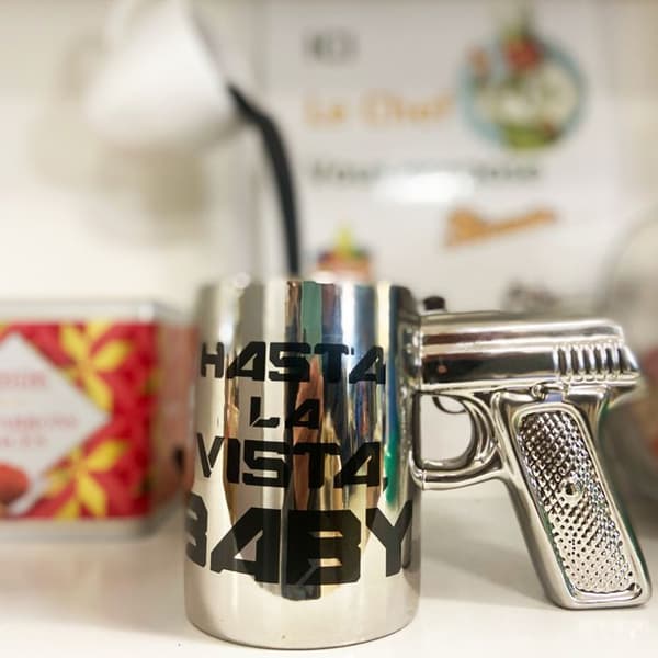 Mugg - Terminator - Kultslaget - Pistolvärmare - Silverkeramik - 50 cl