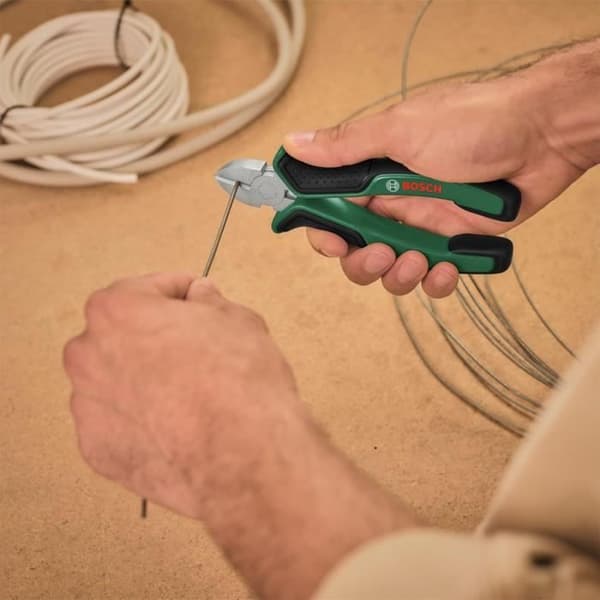 Bosch - Set med 4 tänger (precisa och hållbara sidoavbitare, universal, lång nos och multigrepp)