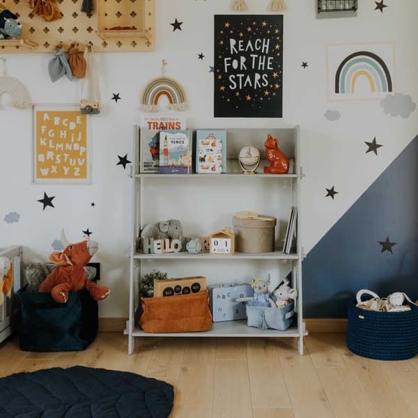 Montessori legetøjshylde i træ til børn – åben opbevaringsreol til børneværelse, lav bogreol til småbørn, pædagogisk legetøjshylde eller butiksholder