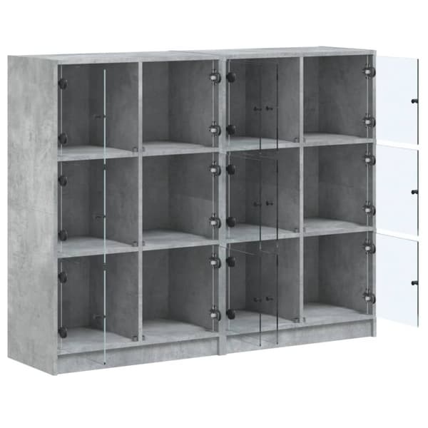 vidaXL bogreol med låger 136x37x109 cm konstrueret træ betongrå