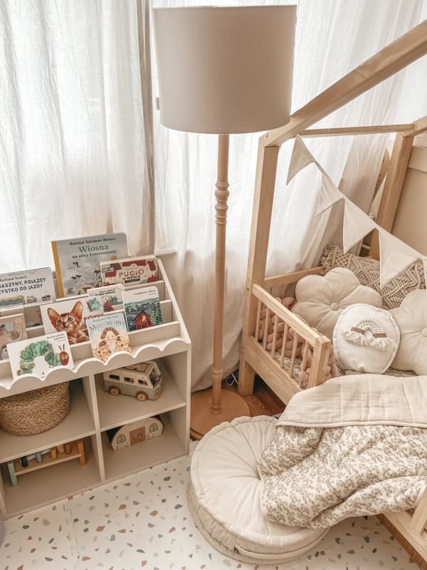 Montessori-reol til børn med opbevaring af legetøj - BooK NooK børnemøbler, 76x71 cm, latte