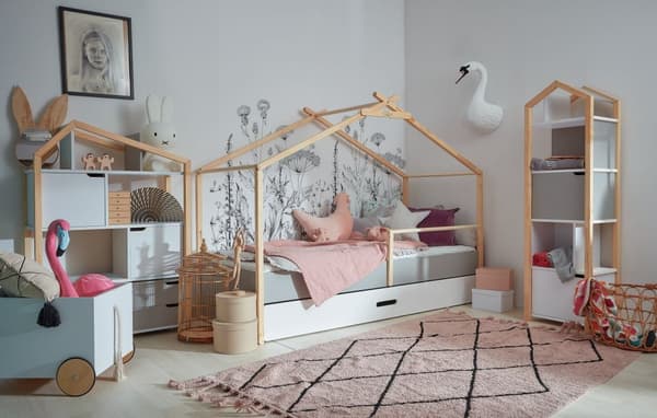 Barnbokhylla husform med förvaring, utdragslåda och sittplats – vit/pinjeträ/rosa, Manhattan Joey