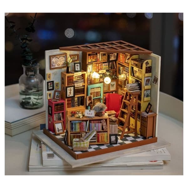 Bibliotek - Robotime - Sam - Träkit - 22,5 x 18,5 x 19 cm - Belysning inkluderad