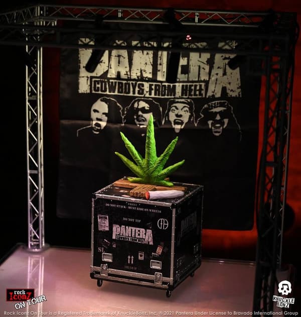 Rock Iconz: Pantera - Cowboys From Hell On Tour Road Case Statue + Stage Backdrop
