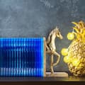 Miniatyrbild 5 av 6: Relaxdays Bokstöd i 2 delar, varje prydd med en häst, elegant design, H x B x D: 26,5 x 9 x 13 cm, natur/guld