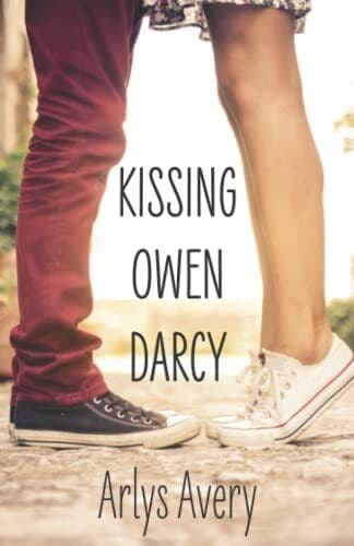 Kissing Owen Darcy: An enemies to love, Avery, Arlys Paperback Book Pre-Owned English