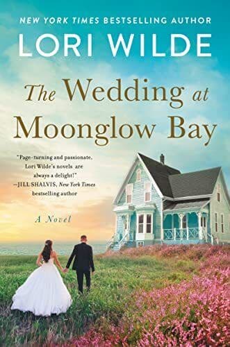 The Wedding at Moonglow Bay: A Novel (M, Wilde, Lori Paperback Book Pre-Owned English