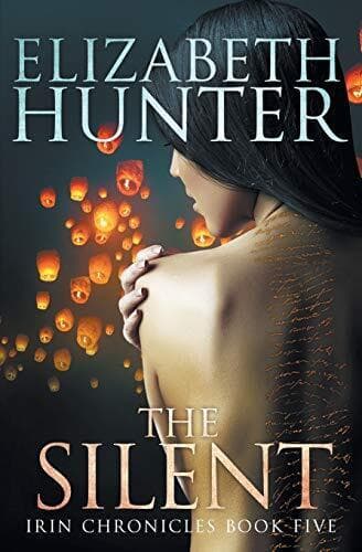 The Silent: Irin Chronicles Fi, Hunter, Elizabe Paperback Book Pre-Owned English