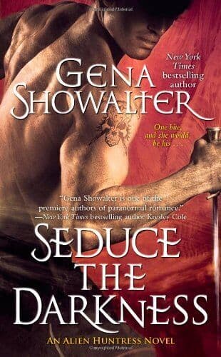 Seduce the Darkness (Alien Huntress) by Showalter, Gena  Paperback Book Pre-Owned English