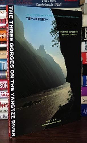 THE THREE GORGES ON THE YANGTZE RIVER, Yuanmei, Xiong Paperback Book Pre-Owned English