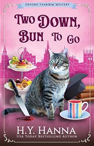 Two Down, Bun To Go (Oxford Tearoom Mysteries ~  3): O… by Hanna, H.Y.