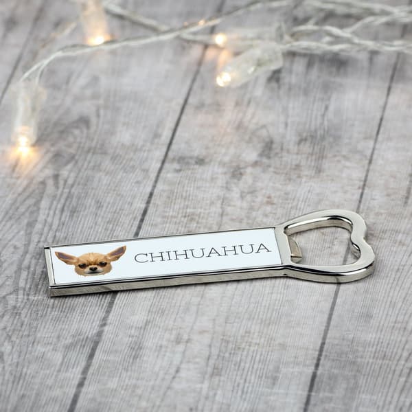 Lyhytkarvainen Chihuahua - pullonavaaja valokuvalla ja kirjoituksella Art-Dog-oluelle