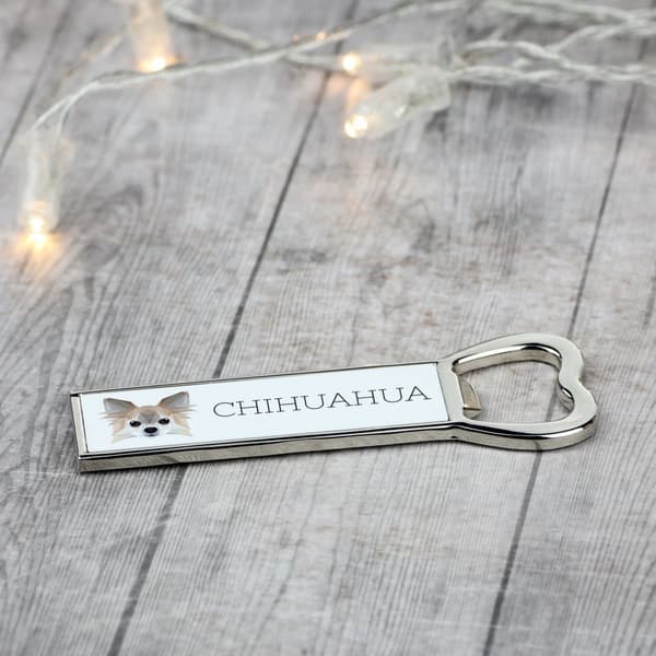 Pitkäkarvainen Chihuahua - pullonavaaja valokuvalla ja kirjoituksella Art-Dog-oluelle