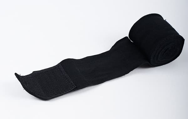 MANTO Boxningsbandage Defend V2 Wraps Svart 4m