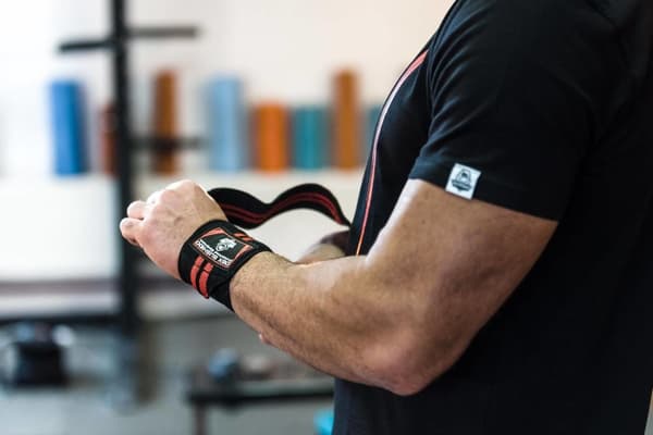 DBX Bushido Elastic Wrist Supports - Rannetuet ja Stabilisaattorit Mustavalkoiset