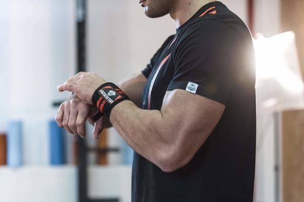 DBX Bushido Elastic Wrist Supports - Rannetuet ja Stabilisaattorit Mustavalkoiset