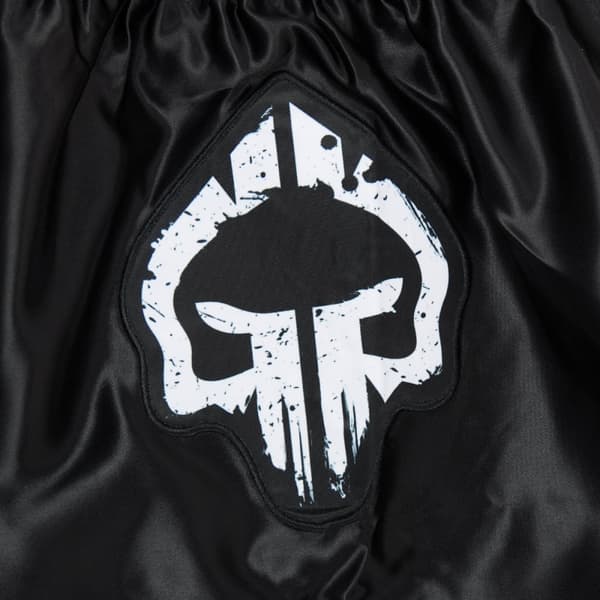 Ground Game Muay Thai Shorts "Skullz" Svart L