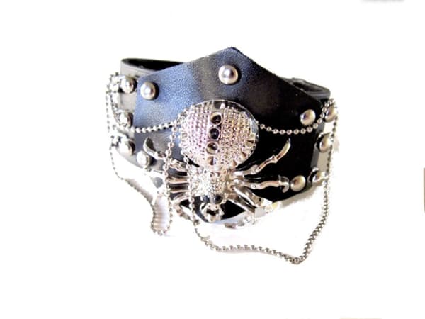 LÆDERarmbånd med spindel og kæde