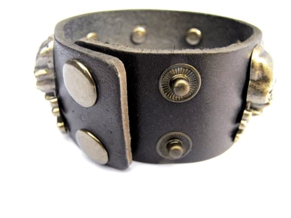 Læderarmbånd med kranier