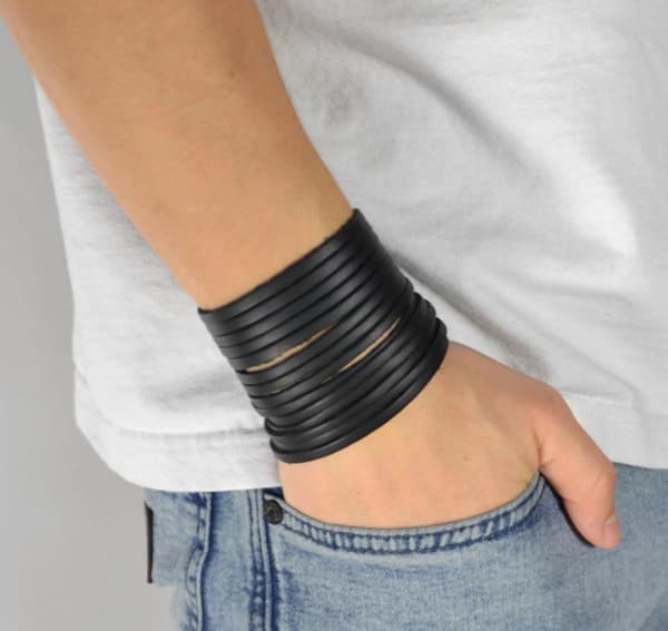 Læderarmbånd med snit