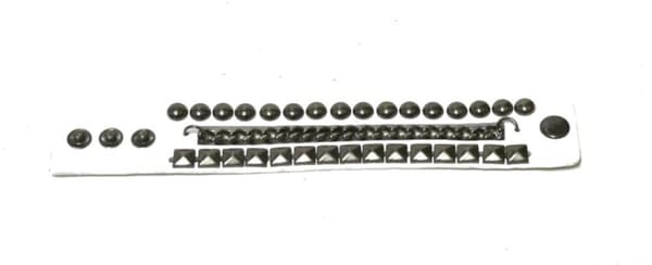 Vit Läder armband med kedja, pyramid- och runda nitar