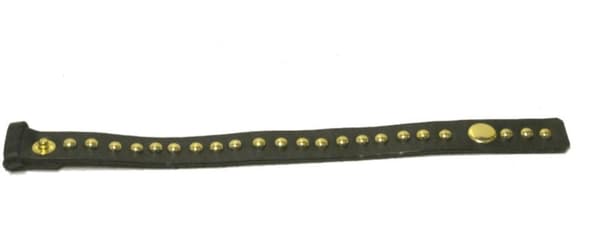 Læderarmbånd med runde nitter