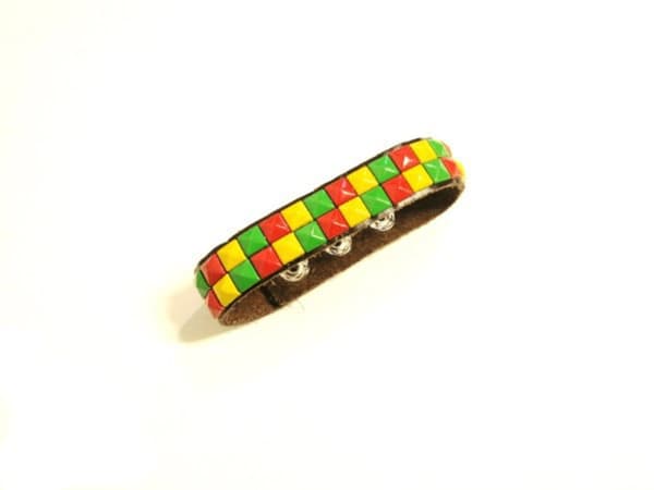 rasta skinnarmbånd med pyramidestifter -2 rader