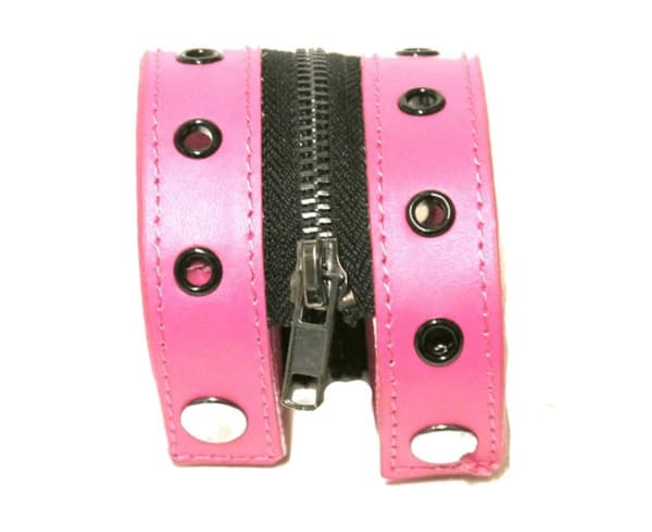 Pink læderarmbånd med lynlås