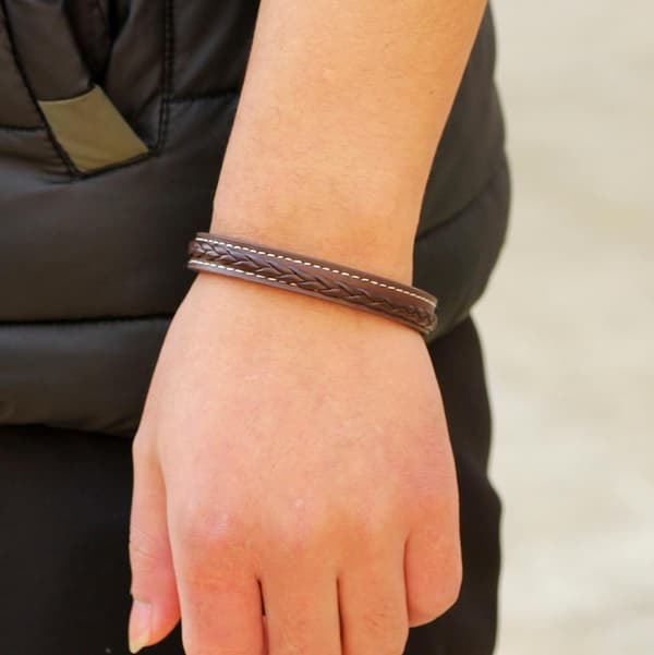 Armband i läder och metallspänne till män