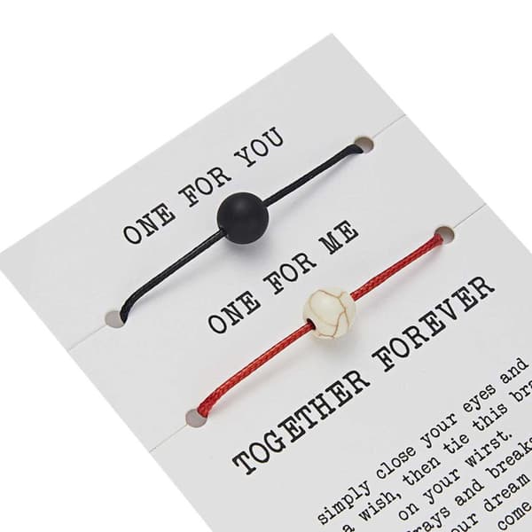 2-pack-parirannekkeen köyden kanssa kivihelmirannekoru pareille