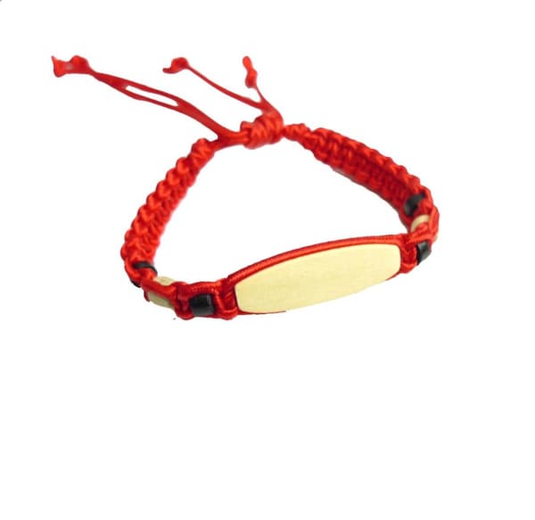 Armband för barn med namnplatta av trä Röd