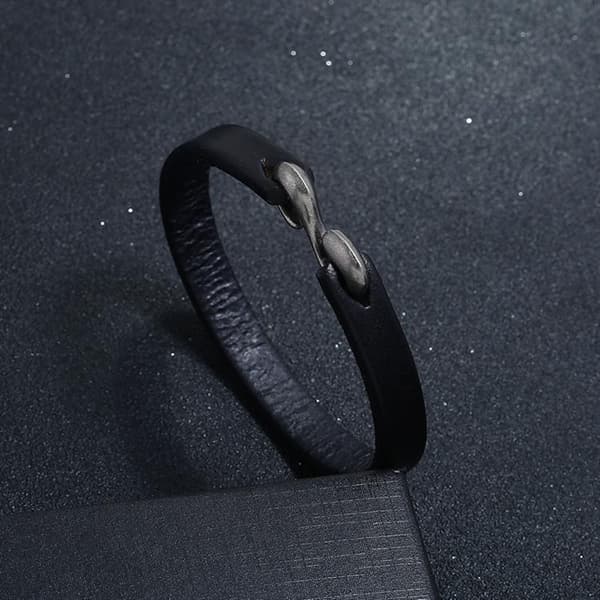 Handgjort minimalistiskt armband i äkta läder i autentisk stil Black