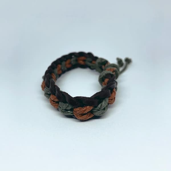 Handgjort armband för män äkta läder och färgade rep