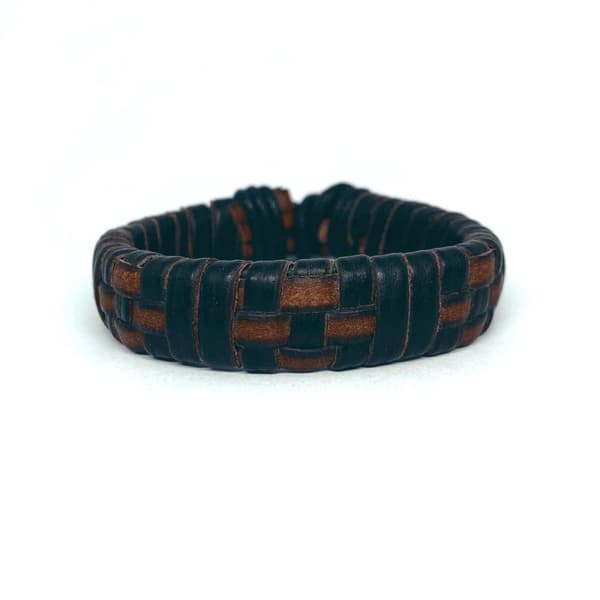 Ett handgjort armband för män speciell teknik läder