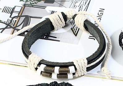 Handgjort armband i svart läder & vitt snöre knut