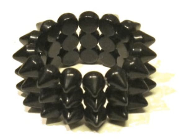 Elastisk armbånd med nitter