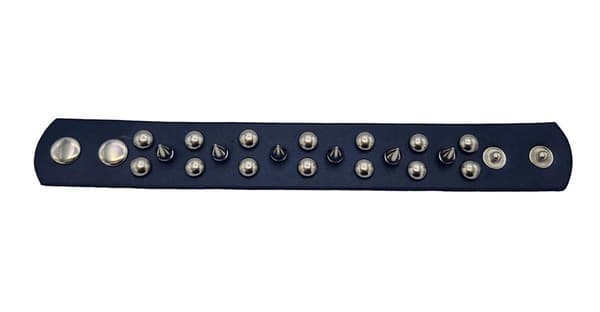 Läderarmband med runda och spikenitar