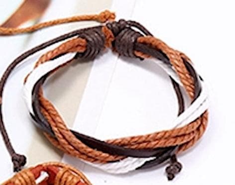 Flätat armband med snören och läderband