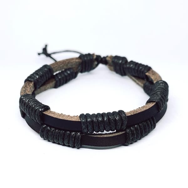 Två i ett handgjorda armband med helsvarta band