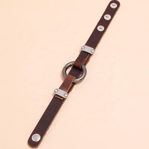 Brunt armband för män äkta läder med ring i metall slitstarkt