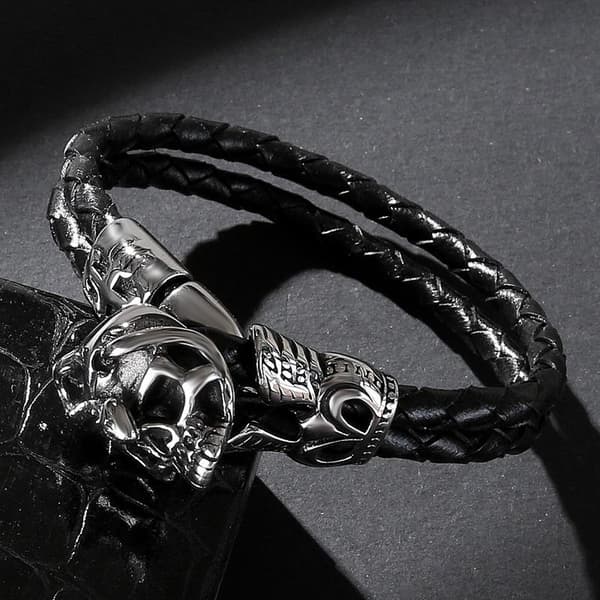 Handmade braided bracelet genuine leather with large skull in silver